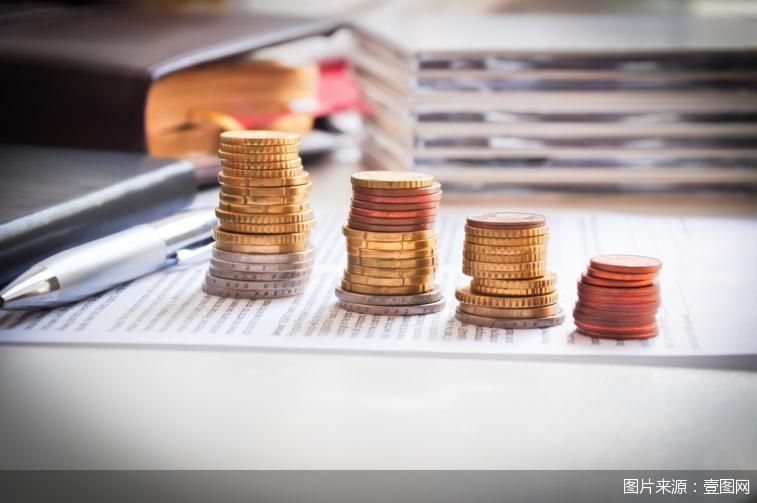 银行理财规模持续扩张，产品结构悄然优化；固收主导地位渐变，混合增强策略渐成主流。 股票财经