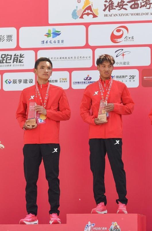  东京赛道惊现中国速度；丰配友刷新全国纪录；何杰真挚祝福对手战友。 体育新闻 东京赛道惊现中国速度；丰配友刷新全国纪录；何杰真挚祝福对手战友。 体育新闻 东京赛道惊现中国速度；丰配友刷新全国纪录；何杰真挚祝福对手战友。 体育新闻