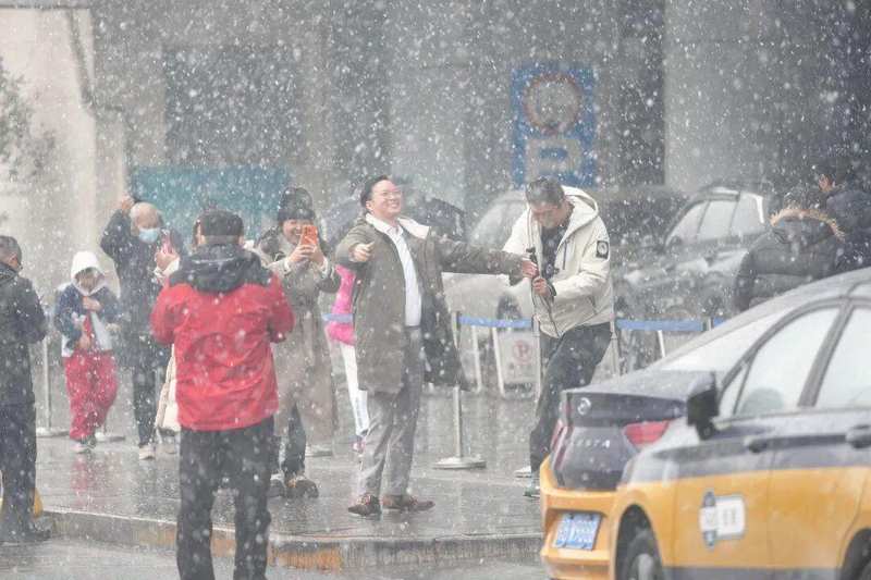  政府工作报告春风拂面，务实创新稳健暖心从严并进。 新闻 政府工作报告春风拂面，务实创新稳健暖心从严并进。 新闻 政府工作报告春风拂面，务实创新稳健暖心从严并进。 新闻 政府工作报告春风拂面，务实创新稳健暖心从严并进。 新闻 政府工作报告春风拂面，务实创新稳健暖心从严并进。 新闻