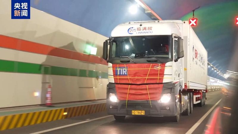 万里北上，鲁Q车队穿越风雪；从佛山到莫斯科，一路见证中国速度。