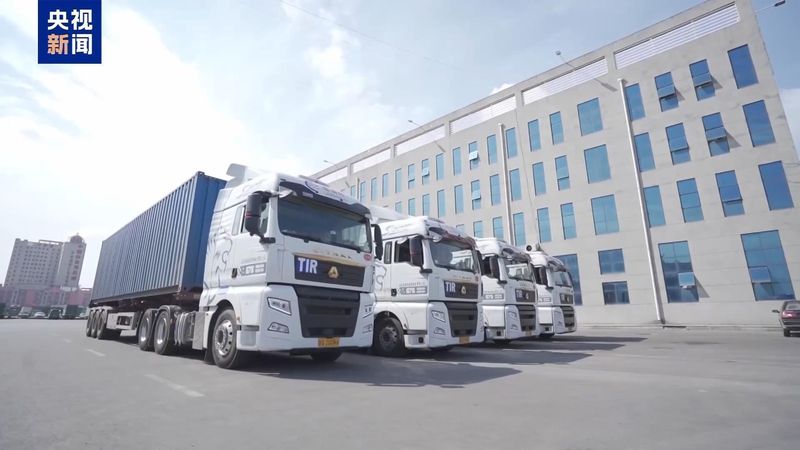  万里北上，鲁Q车队穿越风雪；从佛山到莫斯科，一路见证中国速度。 文化旅游