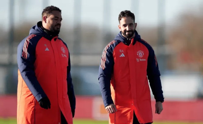  卡里克强势崛起！曼联重燃争冠火种，阿莫林黑暗期彻底翻篇。 体育新闻 卡里克强势崛起！曼联重燃争冠火种，阿莫林黑暗期彻底翻篇。 体育新闻