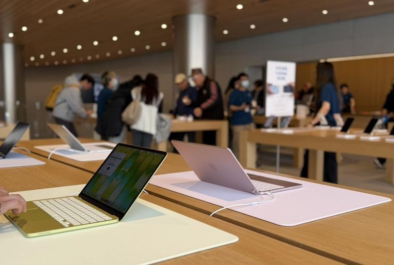 苹果新品MacBook Neo正式开售，国补政策助力价格显著降低；iPhone 17e同步亮相，入门门槛进一步拉近。 IT技术