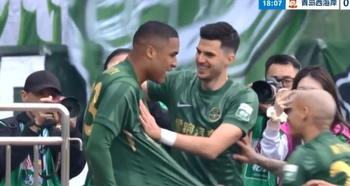  高强度中超赛场初体验；瓜里拉帕首球点燃激情，浙江队主场强势取胜。 体育新闻