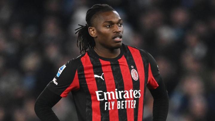  莱奥态度引发争议，米兰暂停续约；比赛失控瞬间暴露问题。 体育新闻 莱奥态度引发争议，米兰暂停续约；比赛失控瞬间暴露问题。 体育新闻 莱奥态度引发争议，米兰暂停续约；比赛失控瞬间暴露问题。 体育新闻