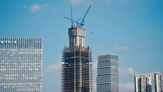从300米到489米：深度解析西南第一高楼的技术突破与建造逻辑