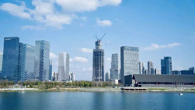  从300米到489米：深度解析西南第一高楼的技术突破与建造逻辑 房产家居