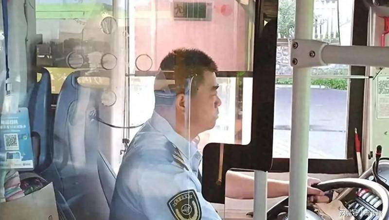  公共交通数字化转型报告：数据驱动的运营优化与盈利破局 IT技术 公共交通数字化转型报告：数据驱动的运营优化与盈利破局 IT技术