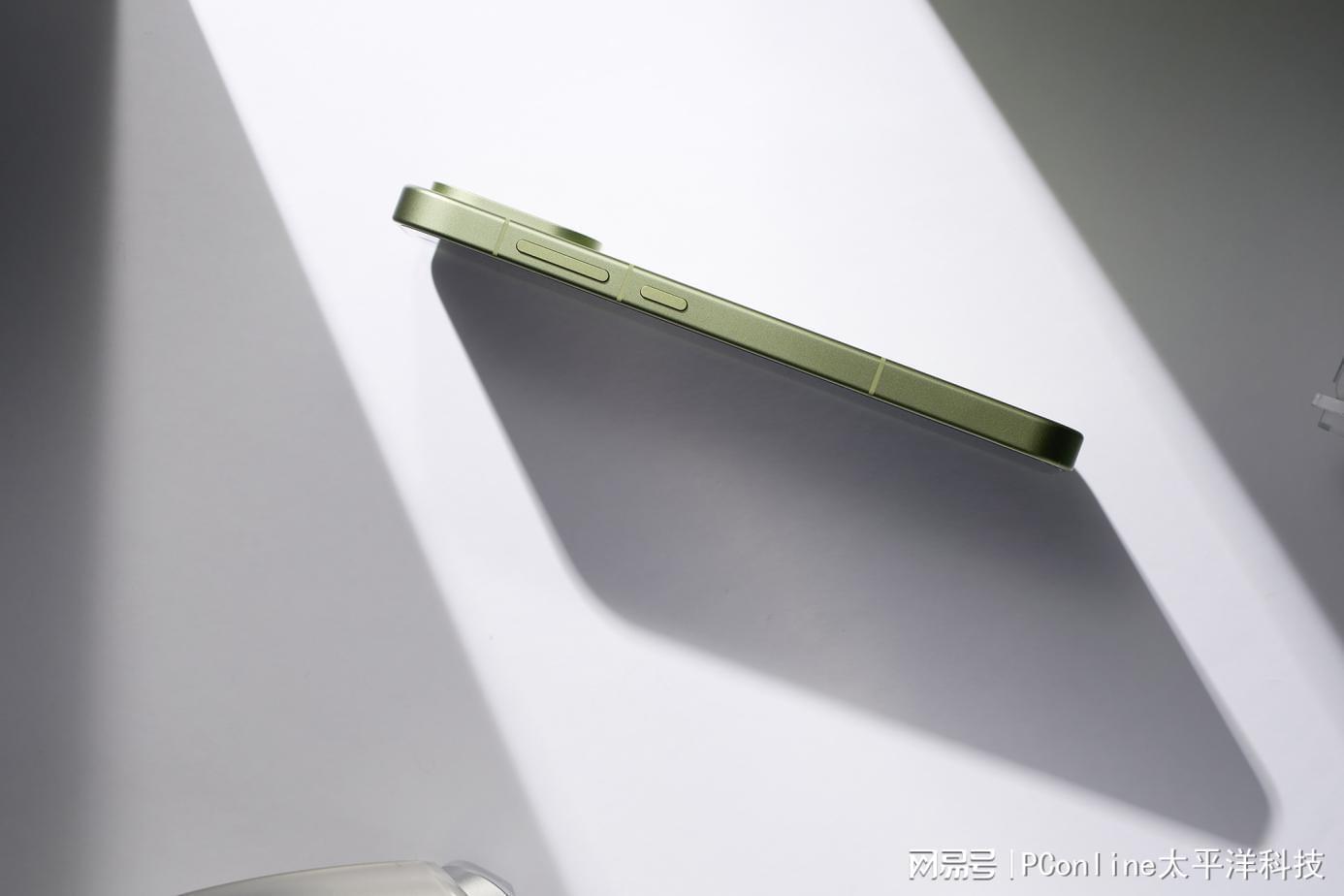  165Hz高刷+骁龙8至尊版+7500mAh：深度拆解一加15T小屏旗舰技术规格与选购逻辑 手机评测