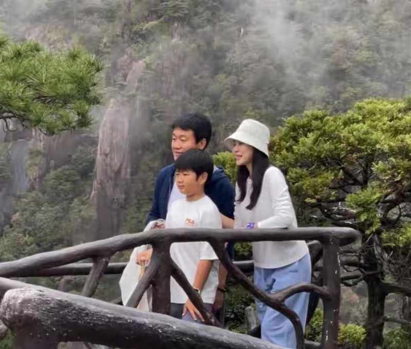  那个被游客认不出的大叔，身后站着他最好的作品 情感心理