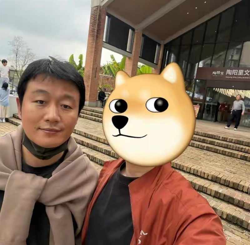  那个被游客认不出的大叔，身后站着他最好的作品 情感心理