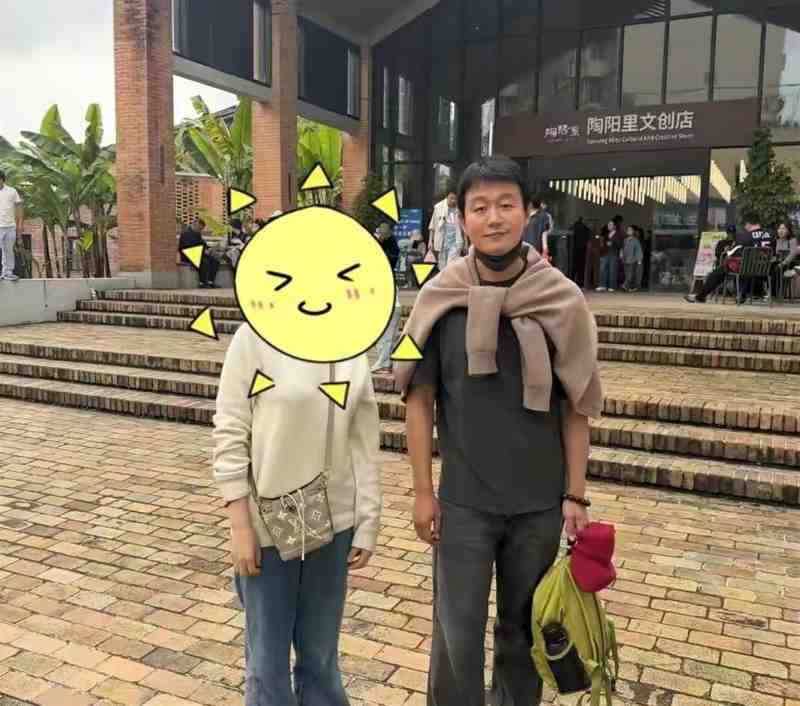  那个被游客认不出的大叔，身后站着他最好的作品 情感心理