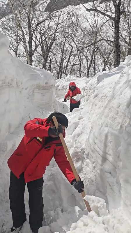  北疆积雪没过人身·南疆高温破历史极值：四月中国天气撕裂全景技术解码 新闻