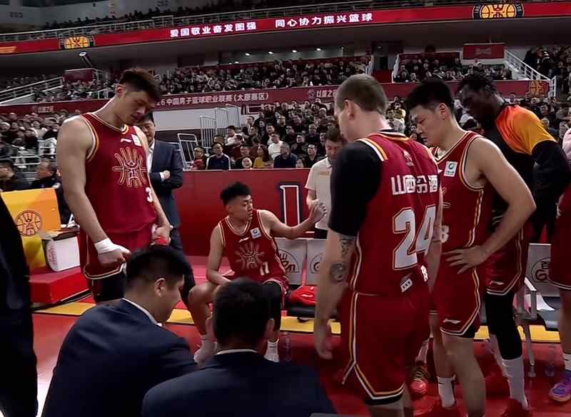  【CBA深度复盘】深圳烈豹11连胜密码：战术蜕变与本土核心崛起的双重引擎 体育新闻